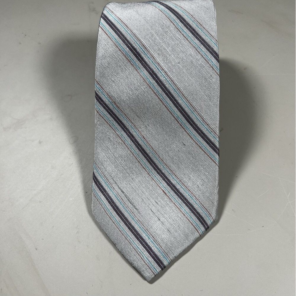 Guy Laroche Paris Luxury Tie Gray Striped Pattern 100% Silk Necktie